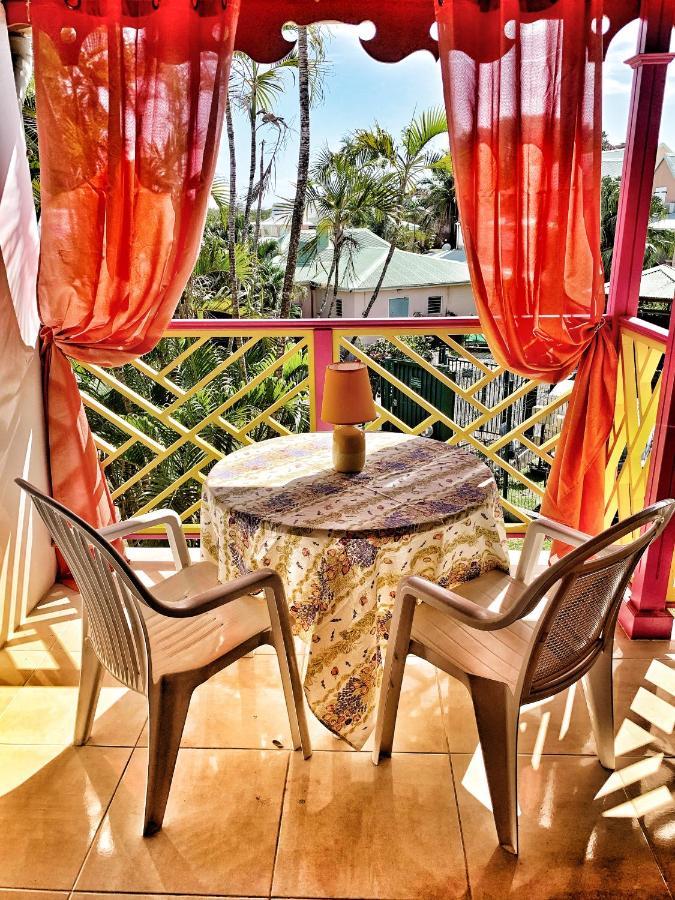 Appartement Duplex Climatise Avec Wi-Fi - Plage Pointe Marin A Pieds, Recemment Renove Sainte-Anne Exterior photo